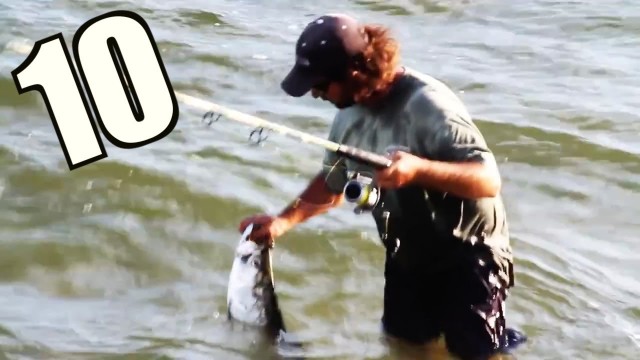 Fisherman Jumps off Jetty to catch a fish