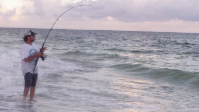 EXTREME Mullet Run Beach Fishing – 2014 Happy Bait