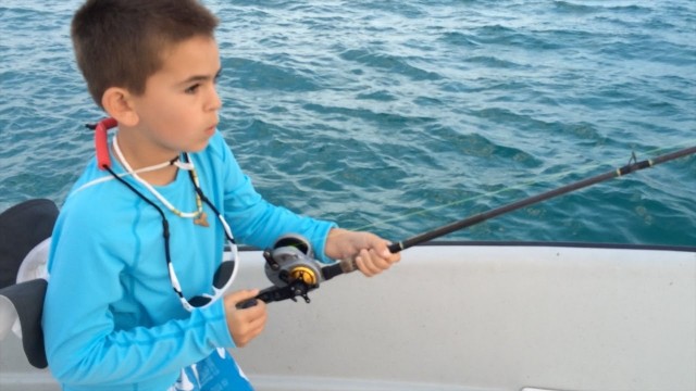 This 10 Year Old Kid Catches A Hundred Pound Fish